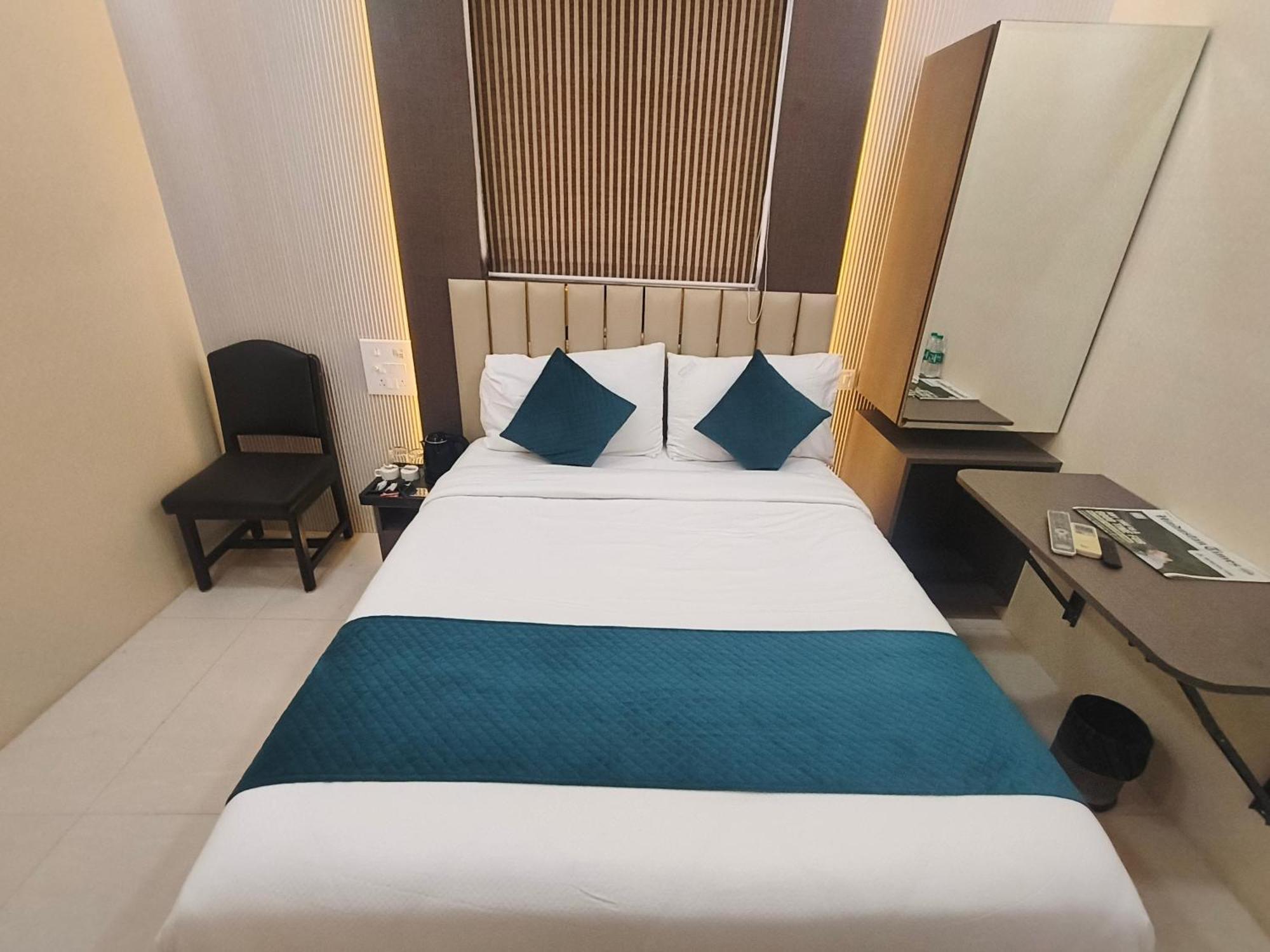 Hotel Triton Sion - Near Us Embassy - Hotel Near Bkc — Photos 1
